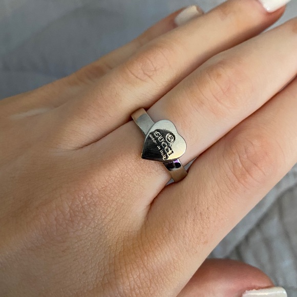 gucci heart ring black
